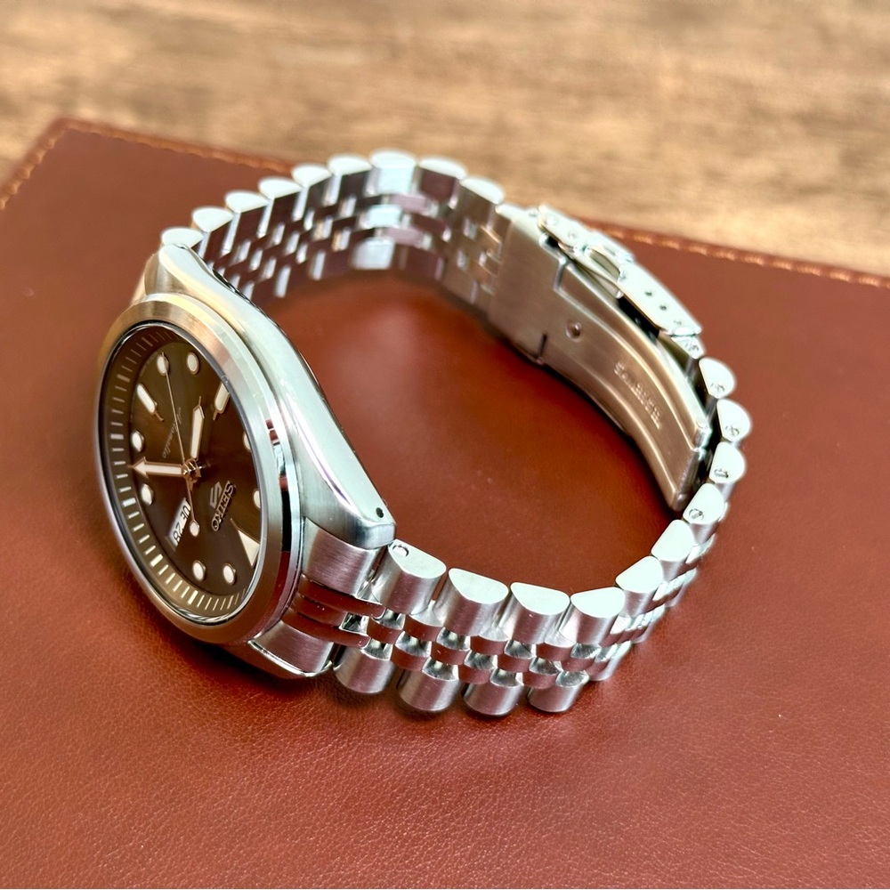 Seiko SRPE51 - Seiko5 40mm brushed bezel on Islander Jubilee - Picture 9 of 16